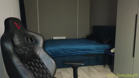 Snapshot of sinffuly chatting on February 7, 7:38 pm Richard online show from February 7, 7:38 pm