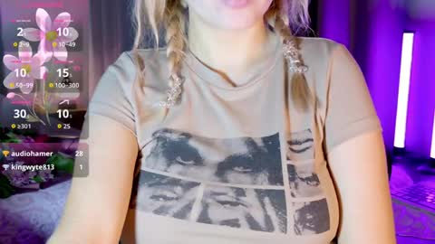 Snapshot of sinful_kittyy chatting on April 28, 12:31 am Kate online show from April 28, 12:31 am