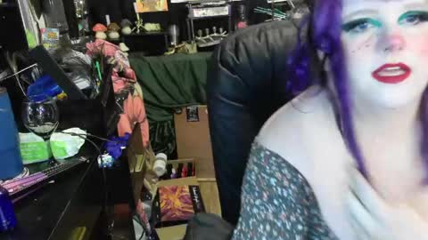 Snapshot of sinstresshemlock chatting on April 24, 2:14 am Sinstress hemlock online show from April 24, 2:14 am