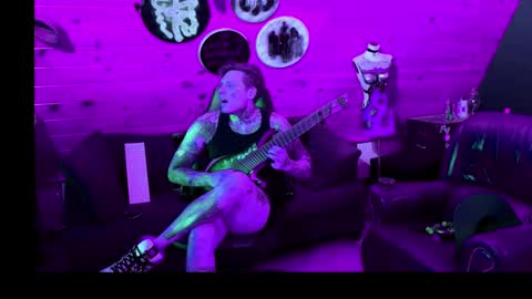 Snapshot of siphonophorstrings chatting on November 5, 12:43 am Dustbunnyfoofoo online show from November 5, 12:43 am