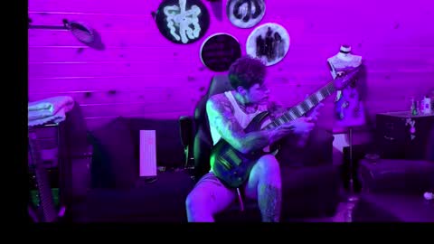 Snapshot of siphonophorstrings chatting on November 6, 1:39 am Dustbunnyfoofoo online show from November 6, 1:39 am