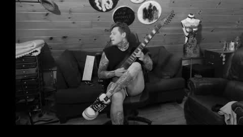 Snapshot of siphonophorstrings chatting on November 7, 2:22 am Dustbunnyfoofoo online show from November 7, 2:22 am