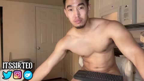 Snapshot of sir_teo chatting on December 31, 5:22 am SIR TEO online show from December 31, 5:22 am