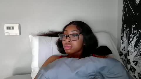 sireddesired_ online show from April 8, 8:42 pm