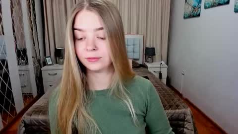 SirenaBloom online show from March 19, 4:38 am