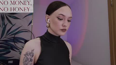 Snapshot of sirenaswhisper chatting on June 16, 8:44 pm Goddess Sirena online show from June 16, 8:44 pm