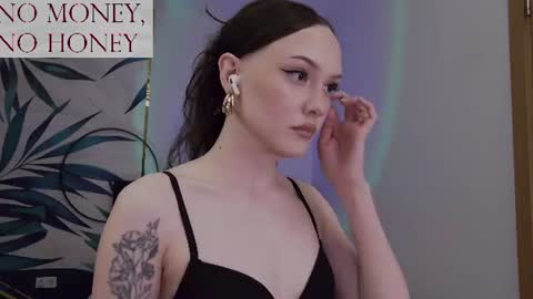 Snapshot of sirenaswhisper chatting on June 19, 9:18 pm Goddess Sirena online show from June 19, 9:18 pm
