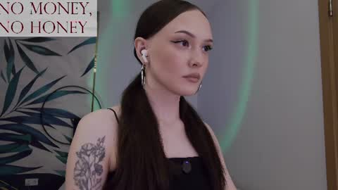 Snapshot of sirenaswhisper chatting on June 29, 6:08 pm Goddess Sirena online show from June 29, 6:08 pm