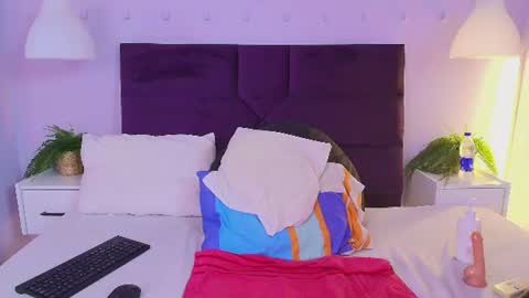 Snapshot of sirenyrouss chatting on August 6, 8:22 pm sirenyrouss online show from August 6, 8:22 pm