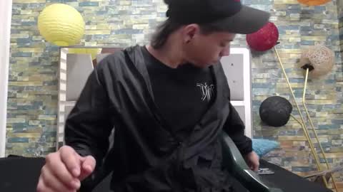 Snapshot of sirryant chatting on December 4, 12:25 pm SIR RYANT online show from December 4, 12:25 pm