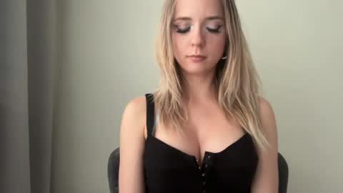 Sisi Bunny online show from June 1, 5:14 pm