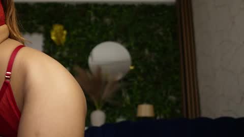 Dee online show from March 20, 8:57 pm