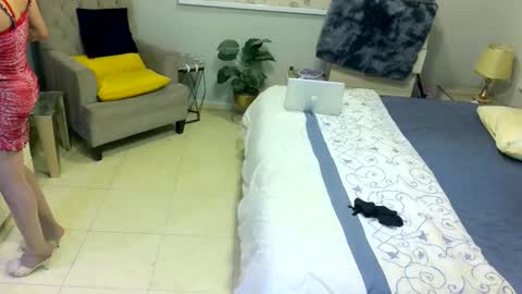 D i f a  Ana Arbeh shemale online show from April 28, 12:43 pm