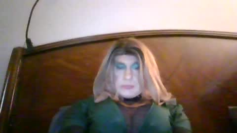 Snapshot of sissyandi38 chatting on July 6, 12:40 am wants to suck cock online show from July 6, 12:40 am