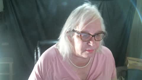 Snapshot of sissydianetx chatting on February 21, 12:38 am Sissy Diane online show from February 21, 12:38 am