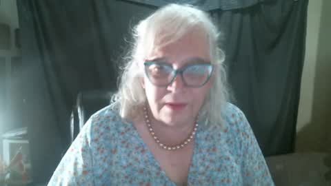 Snapshot of sissydianetx chatting on October 8, 11:35 pm Sissy Diane online show from October 8, 11:35 pm