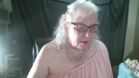 Snapshot of sissydianetx chatting on October 12, 12:37 pm Sissy Diane online show from October 12, 12:37 pm