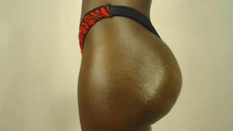 Snapshot of sizzly_ass chatting on June 4, 2:50 am sizzly_ass online show from June 4, 2:50 am