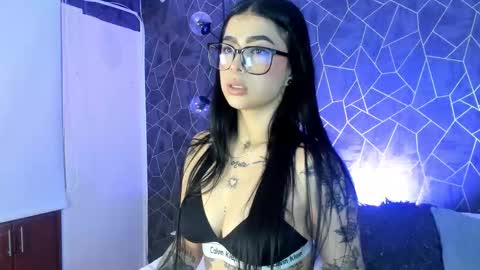 Snapshot of skailyn_angels chatting on November 19, 4:45 am SKAILYN ANGELS online show from November 19, 4:45 am