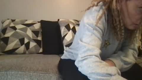 Snapshot of skarfos_babes chatting on December 13, 3:43 pm skarfos_babes online show from December 13, 3:43 pm