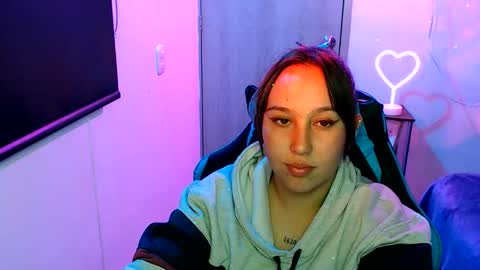 Snapshot of skarlet_adams chatting on April 28, 2:49 am Alice online show from April 28, 2:49 am