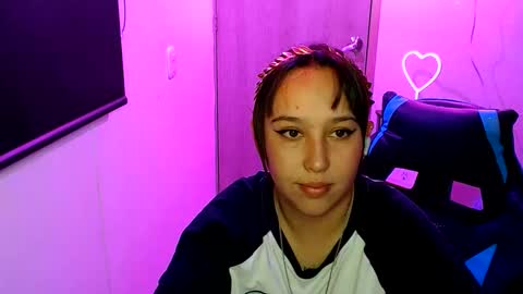 Snapshot of skarlet_adams chatting on April 28, 11:10 pm Alice online show from April 28, 11:10 pm