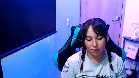 Snapshot of skarlet_adams chatting on April 29, 10:16 pm Alice online show from April 29, 10:16 pm
