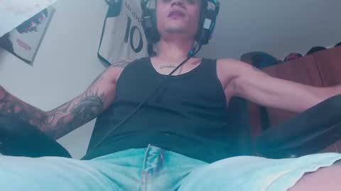 Snapshot of skateboy444 chatting on June 22, 5:37 am king online show from June 22, 5:37 am