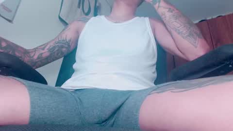 Snapshot of skateboy444 chatting on July 12, 5:53 am king online show from July 12, 5:53 am