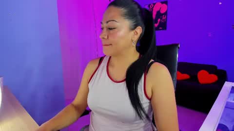 Snapshot of skater_gal chatting on July 12, 12:01 am susan ramires online show from July 12, 12:01 am