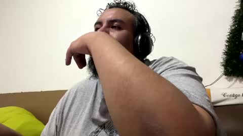 Snapshot of skinhell chatting on February 4, 4:26 am Elias online show from February 4, 4:26 am