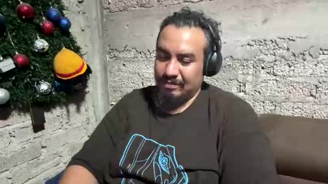 Snapshot of skinhell chatting on April 22, 2:36 am Elias online show from April 22, 2:36 am