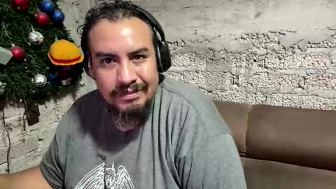 Snapshot of skinhell chatting on April 28, 3:00 am Elias online show from April 28, 3:00 am