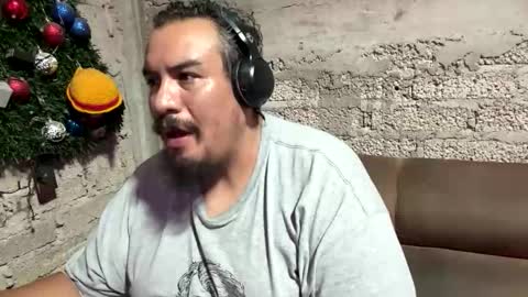 Snapshot of skinhell chatting on May 28, 1:14 am Elias online show from May 28, 1:14 am