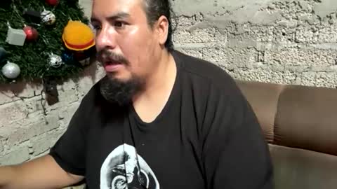 Snapshot of skinhell chatting on June 5, 8:36 pm Elias online show from June 5, 8:36 pm
