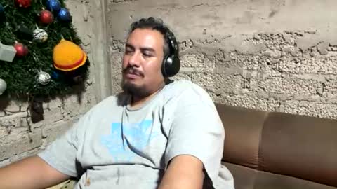 Snapshot of skinhell chatting on June 26, 3:55 am Elias online show from June 26, 3:55 am