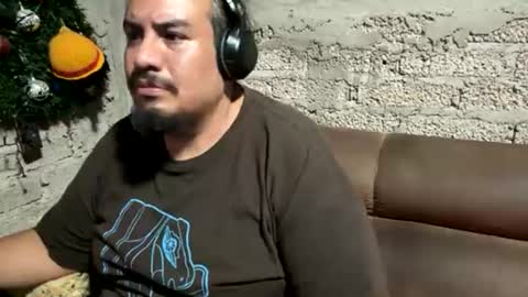 Snapshot of skinhell chatting on July 4, 5:24 am Elias online show from July 4, 5:24 am