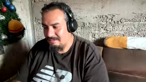 Snapshot of skinhell chatting on July 29, 11:47 pm Elias online show from July 29, 11:47 pm