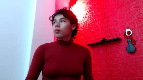 Snapshot of skinny18sexy chatting on February 23, 2:03 pm skinny online show from February 23, 2:03 pm