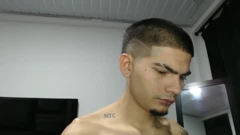 Snapshot of skinny_badboy chatting on December 28, 6:06 am E R O S online show from December 28, 6:06 am