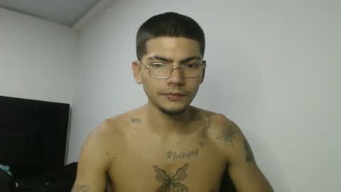 Snapshot of skinny_badboy chatting on February 9, 4:05 am E R O S online show from February 9, 4:05 am
