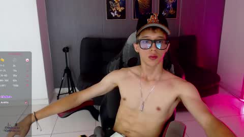 Snapshot of skinny_bigcock20 chatting on April 28, 10:15 pm skinny_bigcock20 online show from April 28, 10:15 pm