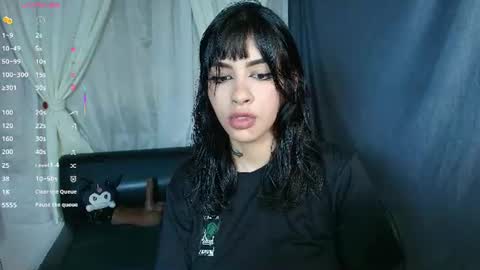 Snapshot of skinny_emily chatting on June 15, 8:44 pm Emily Rojas online show from June 15, 8:44 pm