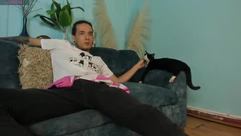 Snapshot of skinny_mac_ chatting on June 2, 6:43 pm Mac online show from June 2, 6:43 pm