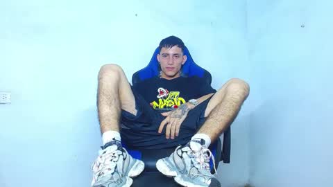Snapshot of skinny_marked chatting on December 8, 2:28 am skinny marked online show from December 8, 2:28 am