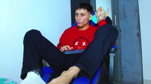 Snapshot of skinny_marked chatting on December 19, 2:12 am skinny marked online show from December 19, 2:12 am