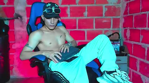 Snapshot of skinny_marked chatting on October 2, 11:45 pm skinny marked online show from October 2, 11:45 pm