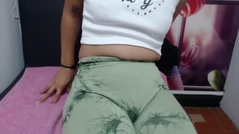 Snapshot of skinny_nastyy chatting on June 29, 2:50 pm Kim skinny online show from June 29, 2:50 pm