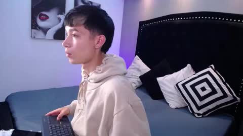 Snapshot of skinny_office chatting on February 7, 12:31 pm David online show from February 7, 12:31 pm