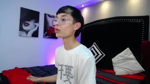 Snapshot of skinny_office chatting on February 26, 8:52 pm David online show from February 26, 8:52 pm